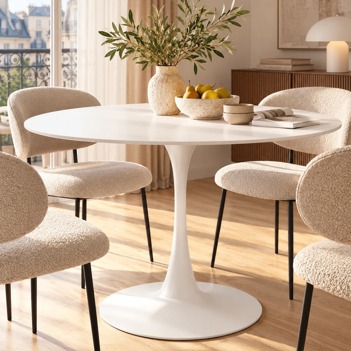 Vue lifestyle table ronde TULIPS blanche laquee blanc mat